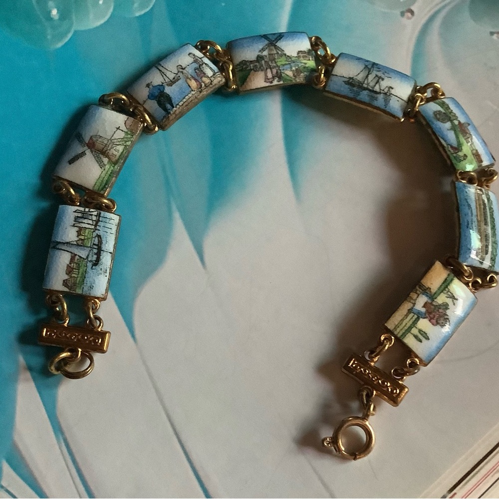 *RARE* VINTAGE DUTCH SOUVENIR ENAMELED BRACELET, 8 Painted Panel Scenes